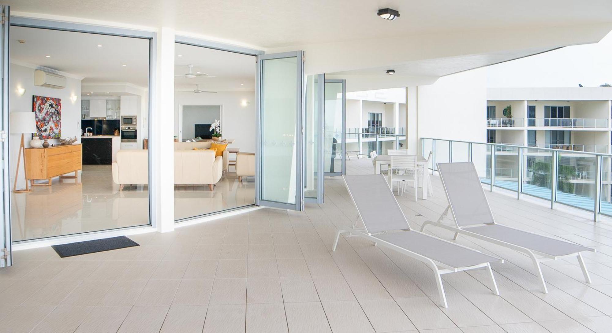 Vue Apartments Тринити Бич Экстерьер фото