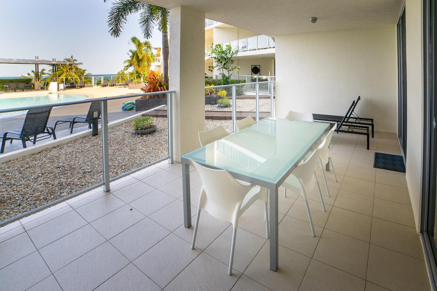 Vue Apartments Тринити Бич Экстерьер фото