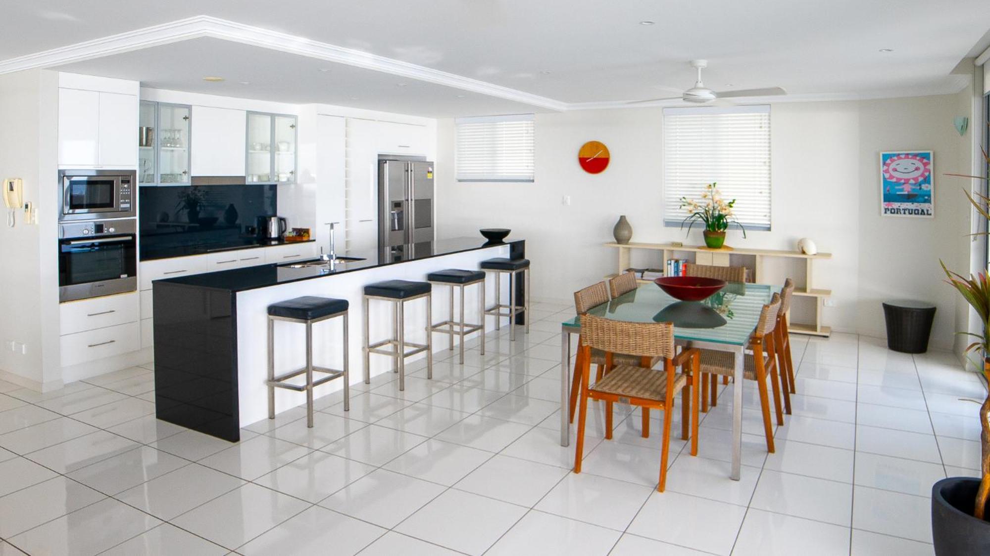 Vue Apartments Тринити Бич Экстерьер фото